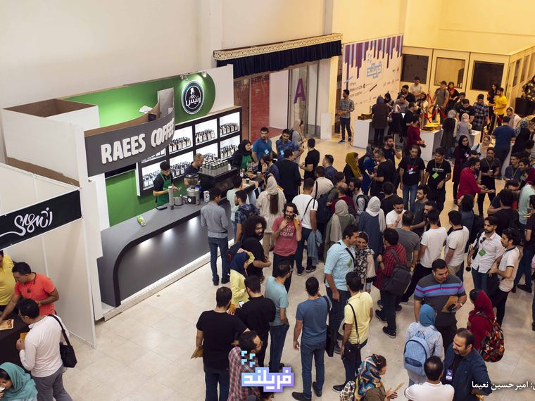 Crowded exhibition floor with stands and visitors at the Freeland Conference